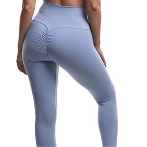 Echt baby blue scrunch butt leggings S